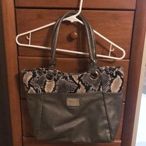 👗Nine West grey and animal print purse